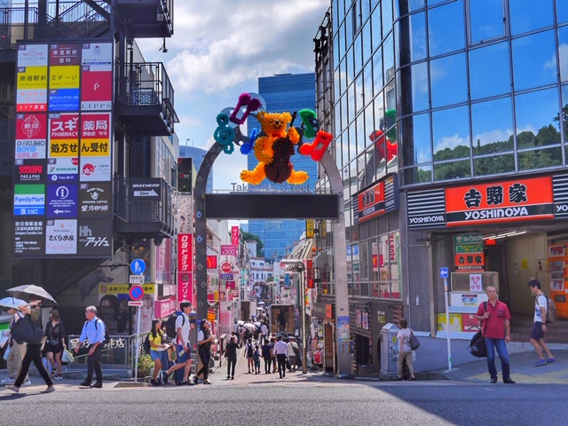 Visiting Harajuku - Entrance of Takeshita street