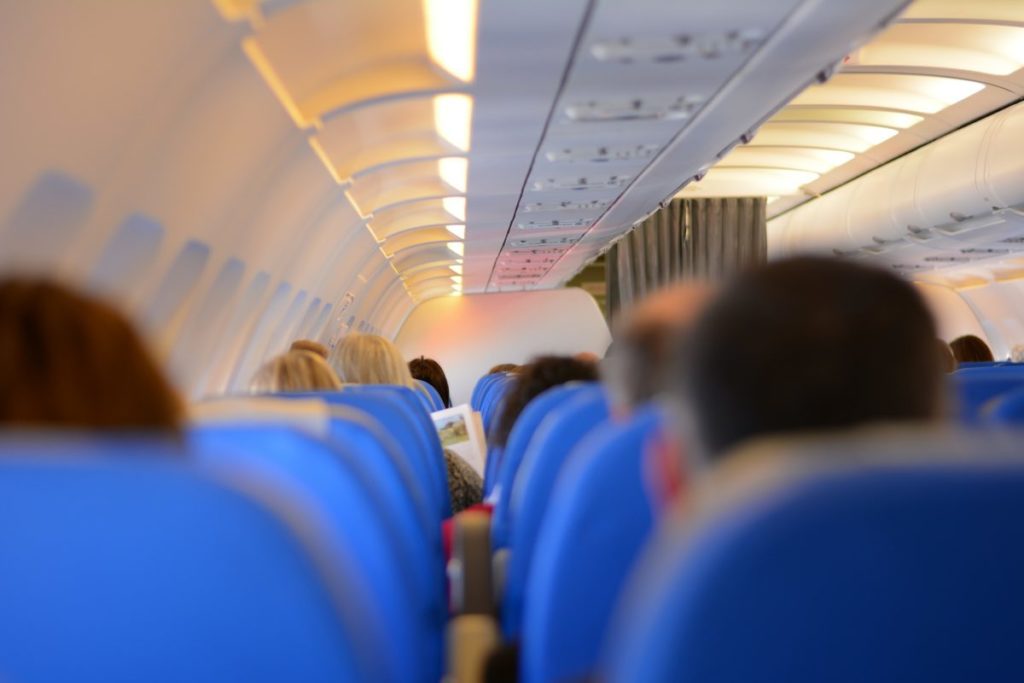 How to spending time in a plane to avoid jet lag when traveling to Japan