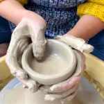 Creating Mashiko pottery on a wheal at Furuki